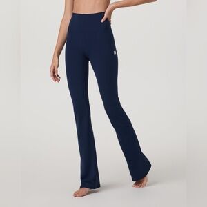 Vuori AllTheFeels™ Slim Flare - Blue Cost (Navy) size small